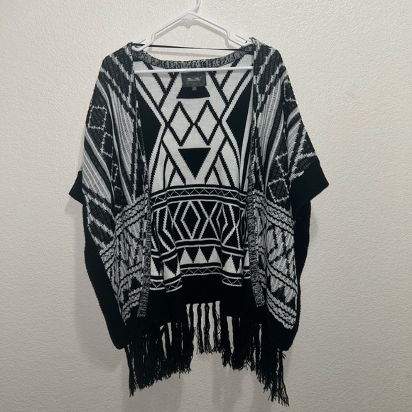 NWOT Miss Me Reversible Cardigan Poncho - Picture 1 of 6